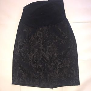 A pea in a pod maternity skirt